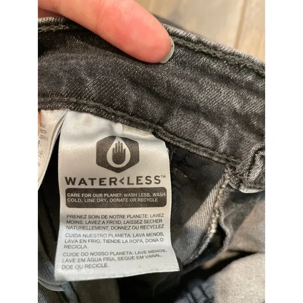 Y2K Levi’s Mom Jeans Black Button Fly -80s Style– Size 28 - Image 5
