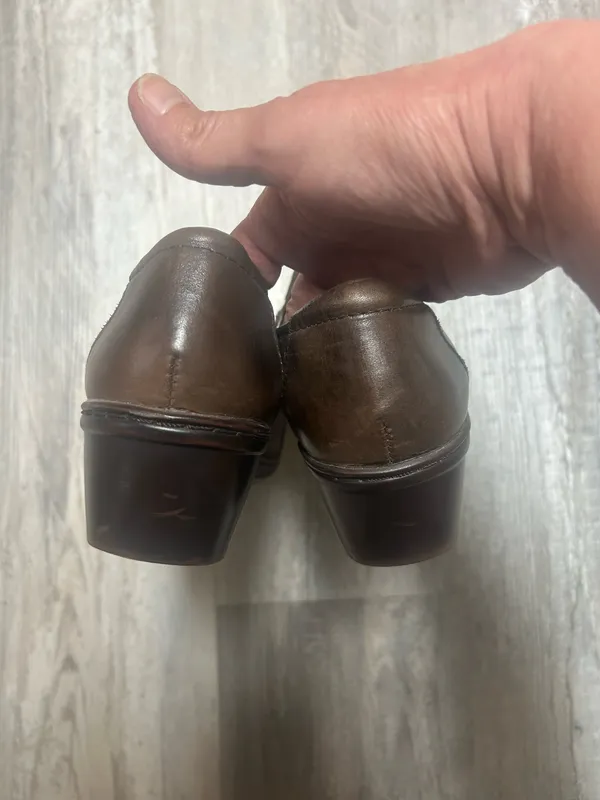 Michel M Emma Loafer Size 9M Brown Slip on - Image 6