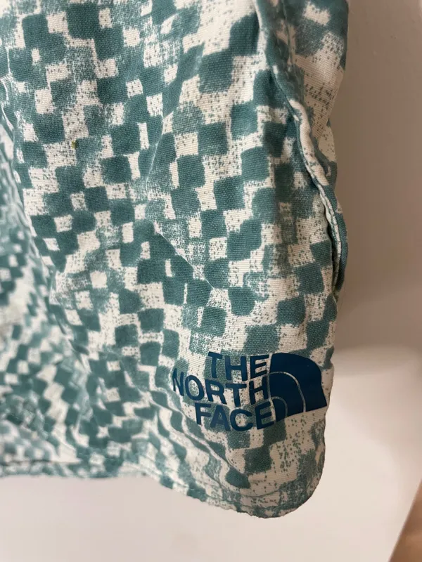The North Face Green White Athletic Shorts Geometric Logo Medium Excellent Condition - Image 2