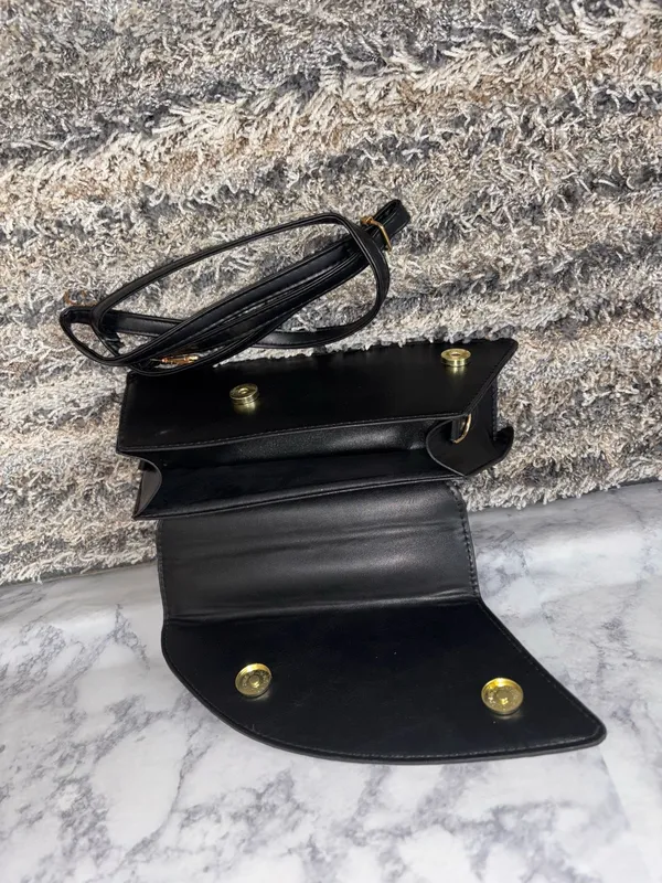 Black Croc-Embossed Handbag with Gold Handle & Crossbody Strap - Image 6
