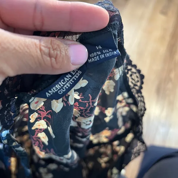 American Eagle Outfitters 100% Silk Floral Lace Trim Cami Tank Top Black Size 14 - Image 5