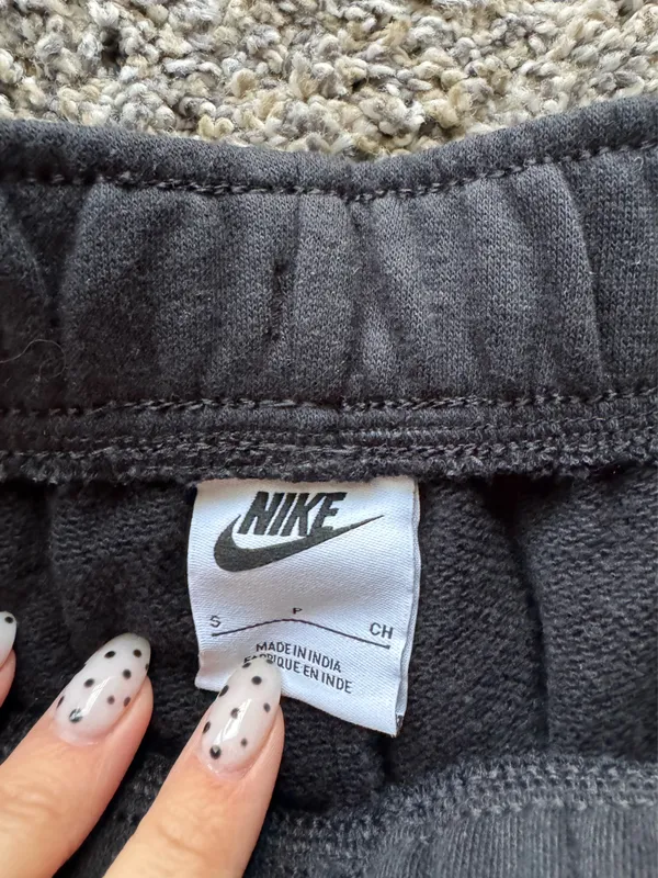 Nike Women’s Joggers - Image 4