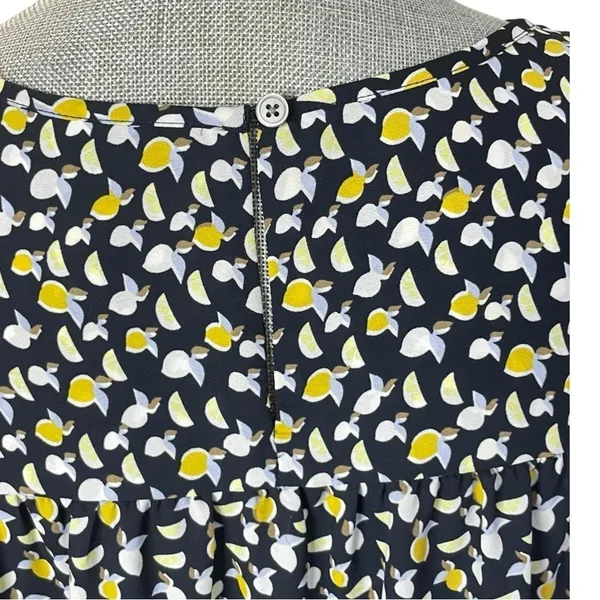 LOFT Women's Black, White, Yellow Lemon Print Flutter Cap sleeve top--Sz Med - Image 5