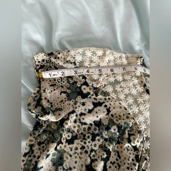 LC Lauren Conrad Top with Daisy White Lace Yoke. Mini Floral Print. Soft, Flowy. - Image 6