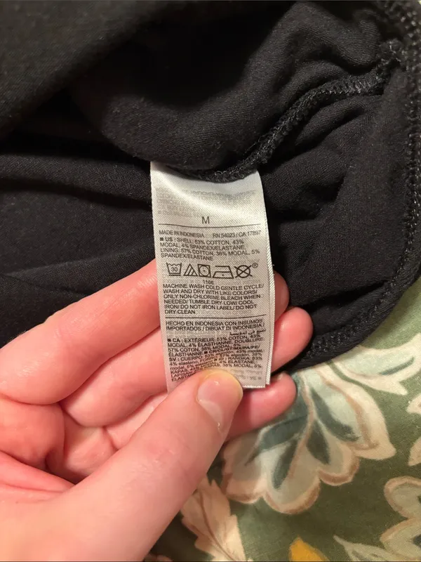 Old Navy Black Ribbed V-Neck Tie-Shoulder Bodysuit - Image 5