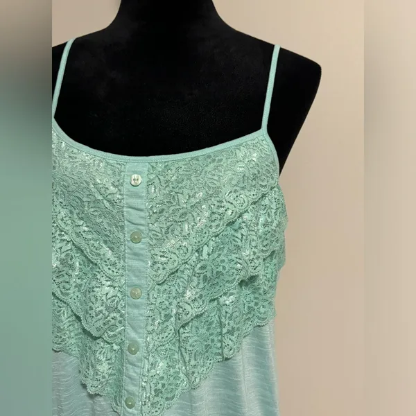 EUC Almost Famous Mint Green Floral Lace Adjustable Cami size large - Image 3