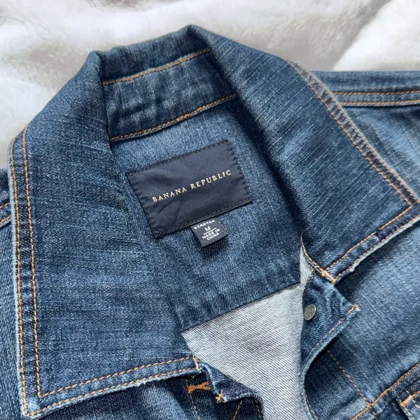 Banana Republic Classic Denim Jacket Medium Wash Size M - Image 3