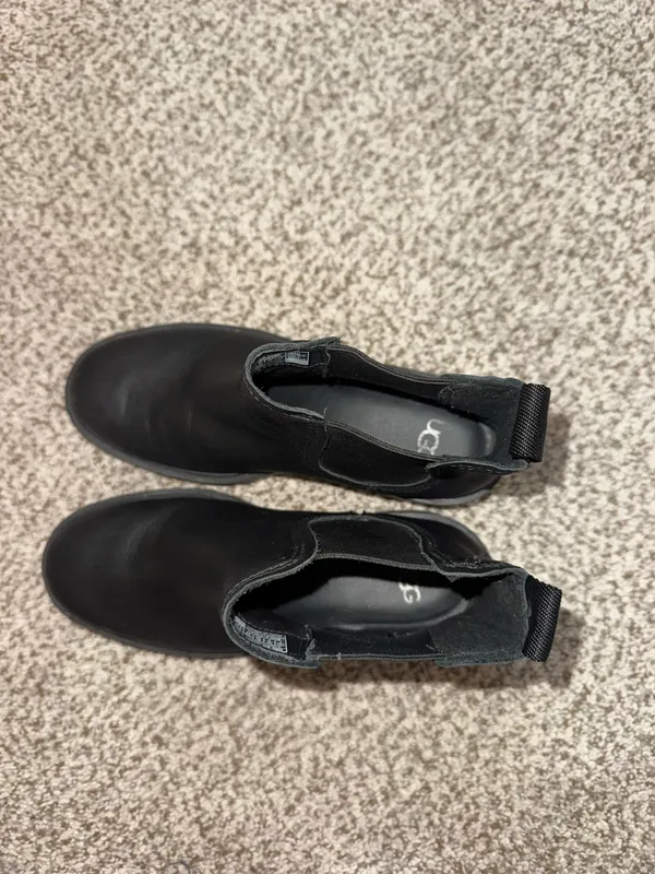 EUC UGG women’s black leather Markstrum booties - Image 7