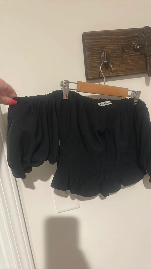Abercrombie Off-The-Shoulder Top Black - Image 2
