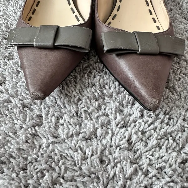 Enzo Angiolini Cute brown kitten heels with bow detail - Image 4