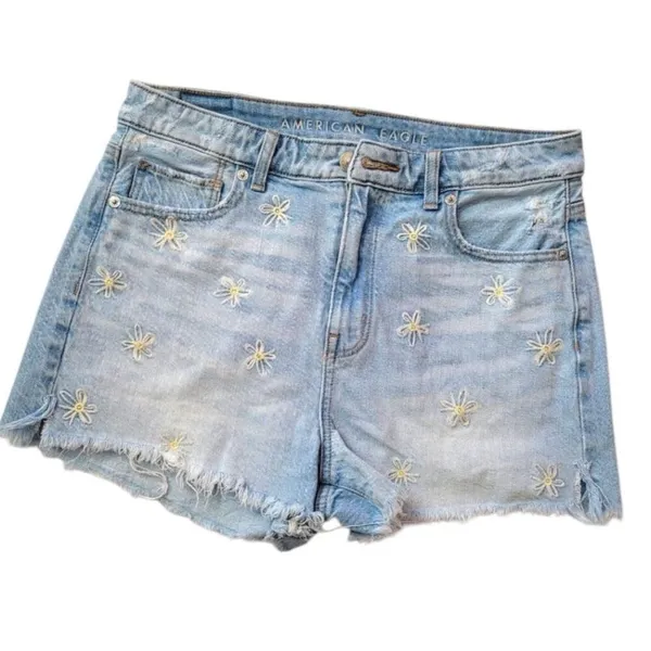 Womens American Eagle Daisy Embroidered Light Rinse Distressed Mom Shorts - Sz 4 - Image 2