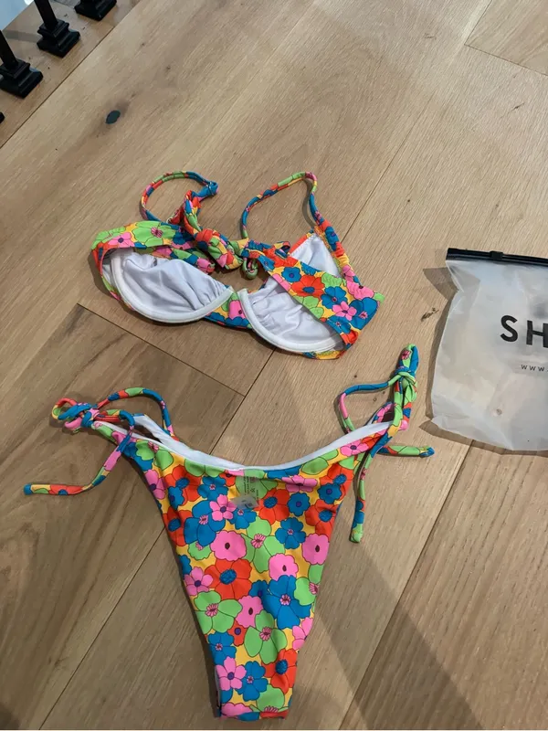 NWT SHEIN Women's Floral Print Tie-Front Bikini Swimsuit - Image 3
