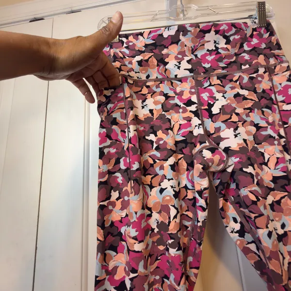 Athleta‎ Transcend Stash Tight Floral Camo High Rise Leggings L Workout Running - Image 7