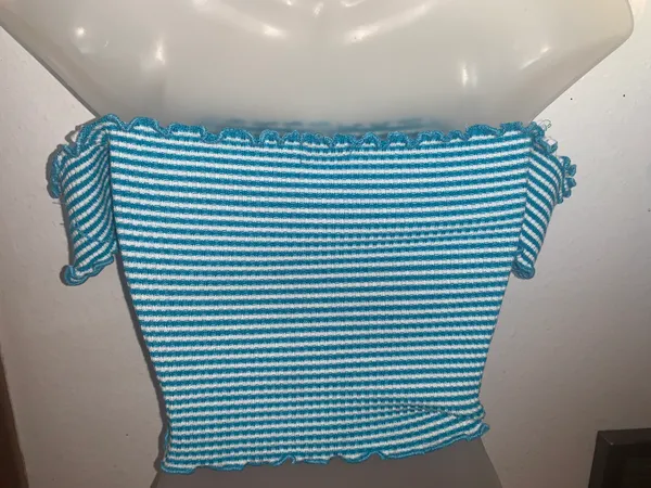 Off The Shoulder Crop Top - Image 4