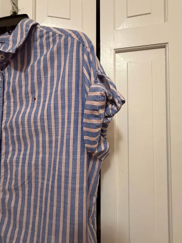 Tommy Hilfiger Women's Relaxed Fit Striped Short Sleeve Button-Down Shirt - Image 2