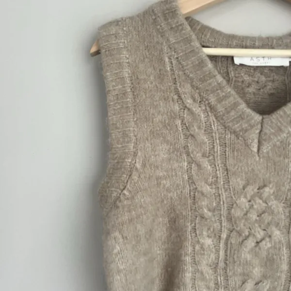 ASTR The Label V Neck Sweater Vest Size Small - Image 2
