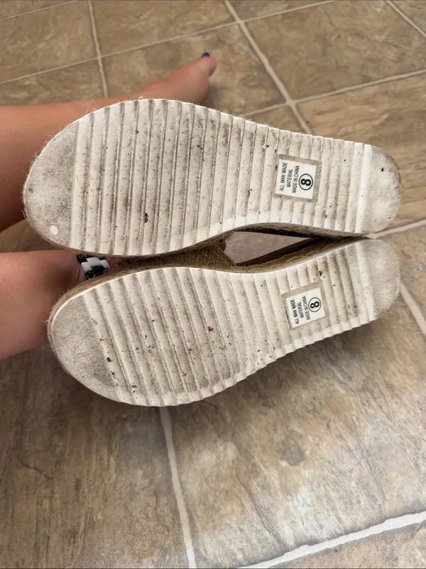 Women’s Size 8 Soda Sandals - Image 4