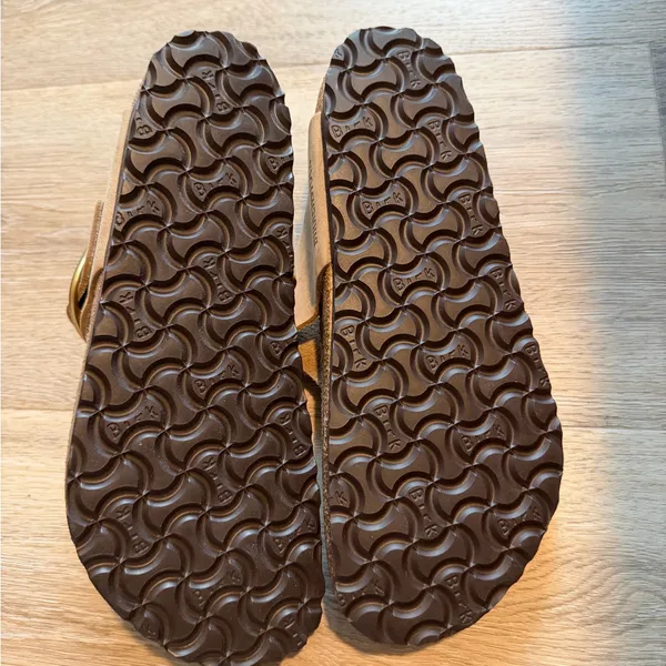 Birkenstock Tan Sandals with Gold Buckle GIZEH big buckle size 9/40 NWOB - Image 4
