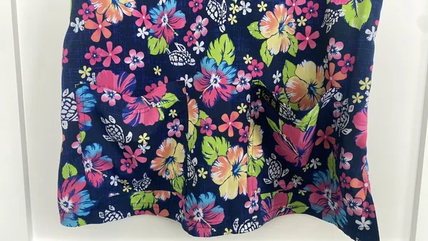 Koi Floral Scrub Top Blue Size M - Image 3