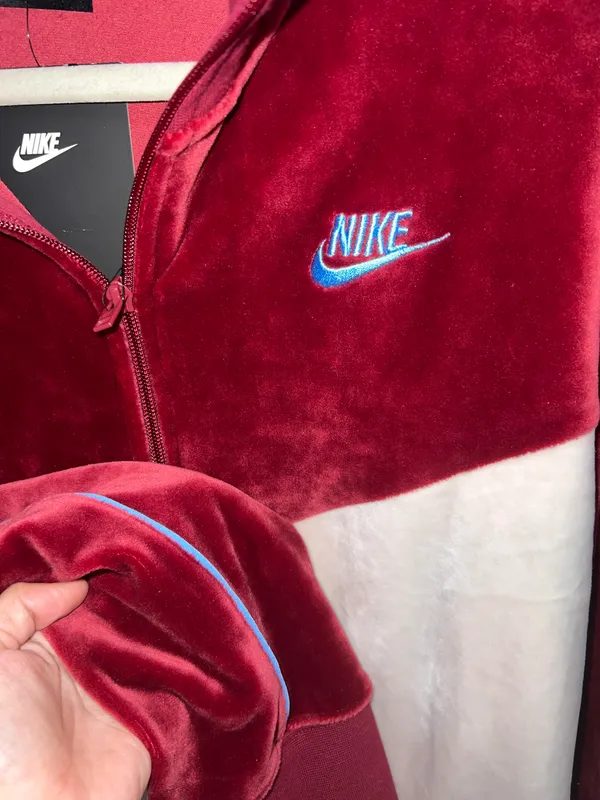 Nike Cropped Zip-Up Hoodie - Image 2