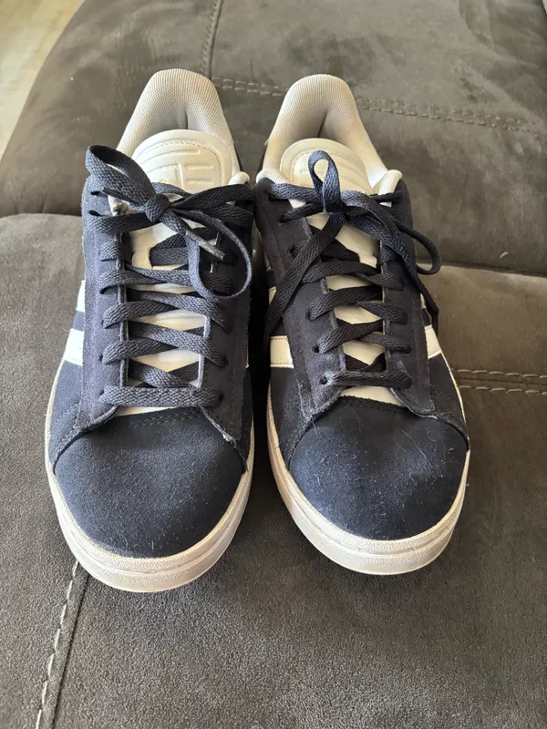 Adidas size 8.5 women  - Image 2