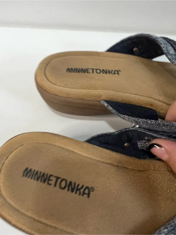 Minnetonka Silverthorne 360 Denim Western Concho Thong Sandals - Image 5