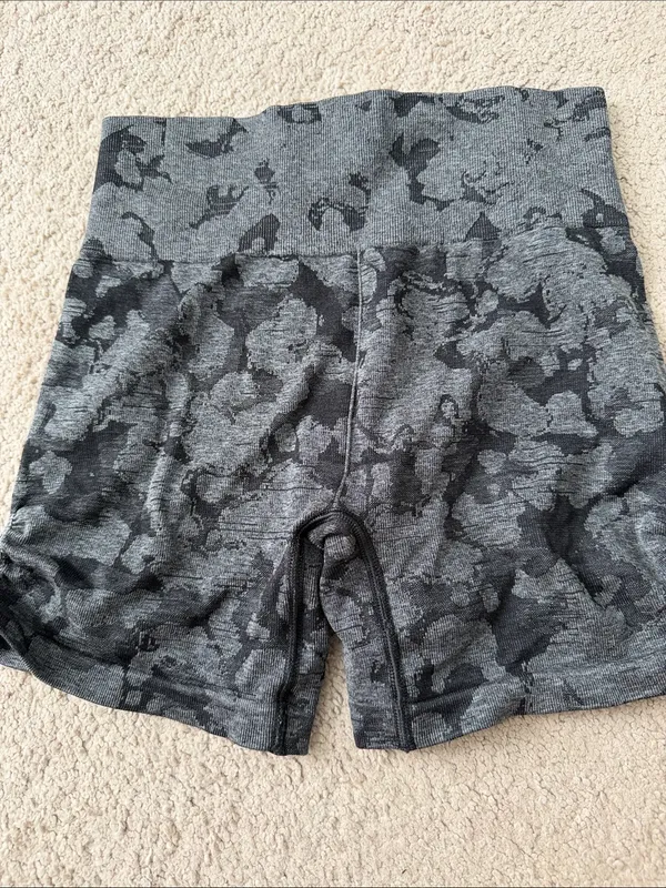Gymshark Grey Camo High-Waist Bike Shorts - Image 2