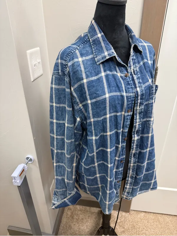 Old Navy Women's Oversized Boyfriend Button Down Denim Shirt Windowpane Plaid M - Image 2