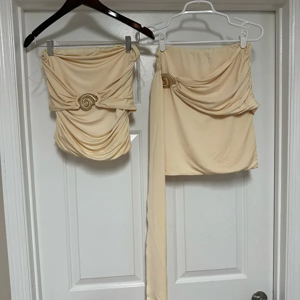 These Three oak mini skirt set in butter yellow - Image 2