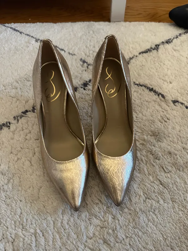 Gold Stilletos Size 6.5 - Image 3
