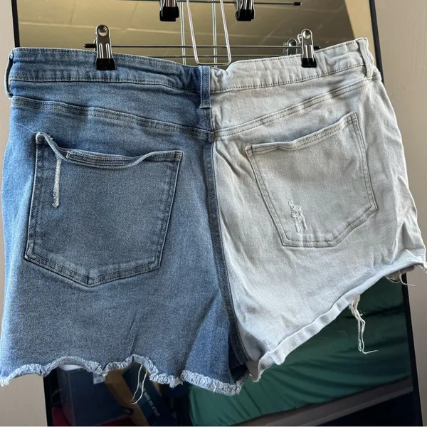 No Boundaries Split color denim shorts - Image 3