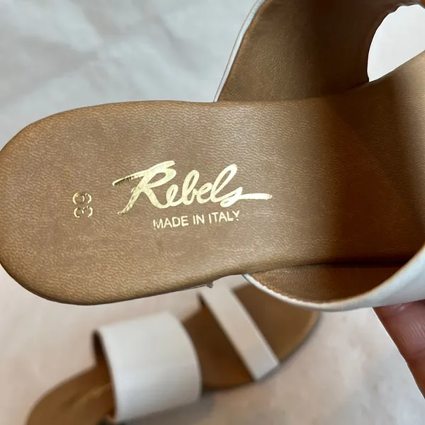NWOT Rebels White Slip On Block Heel Sandals size 39 - Image 4