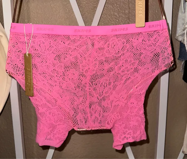 SKIMS Lace Shorts Soft Lounge - Image 2