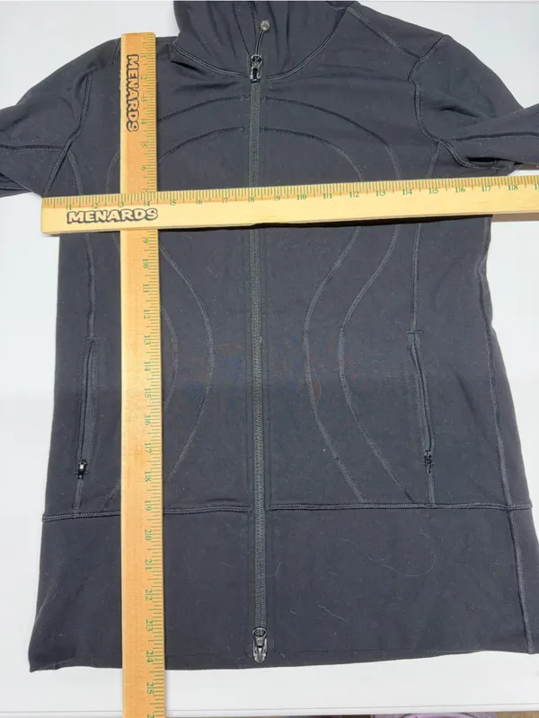 Lululemon Athletica In Stride Black Jacket‎ Womens size 8 athletic wear - Image 3