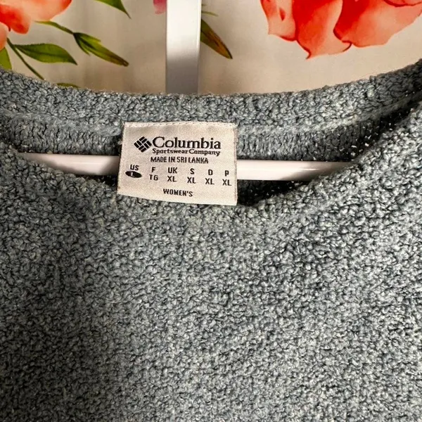N130. Columbia grey long sleeve top Size XL - Image 2