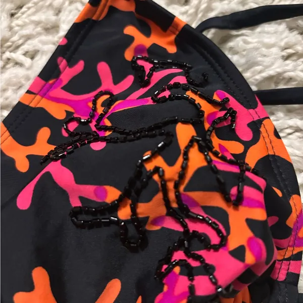 Rip-Curl Black Red and Pink Floral Beaded Bikini Set Size M - Image 3