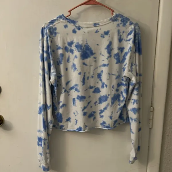 PINK Victoria’s Secret Long Sleeve Tie Dye Crop Top Blue/White L Casual Active - Image 4