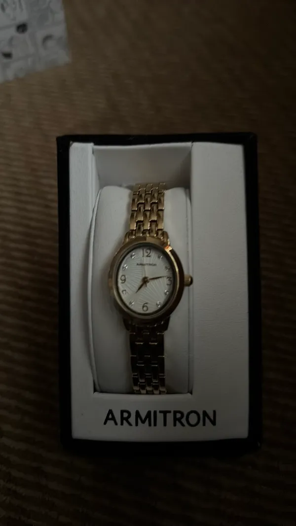 Armitron gold tone watch - Image 2