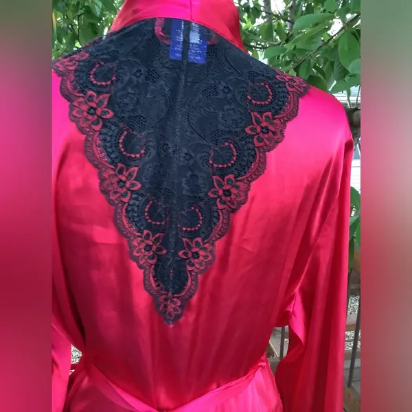Apt. 9 Nice satin robe 🔥🔥 - Image 5