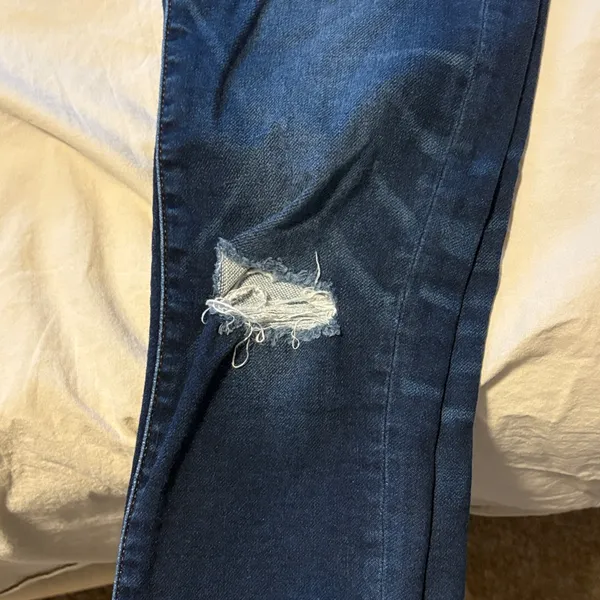 American Eagle Outfitters Women's Dark Blue Skinny Jeans - Image 3