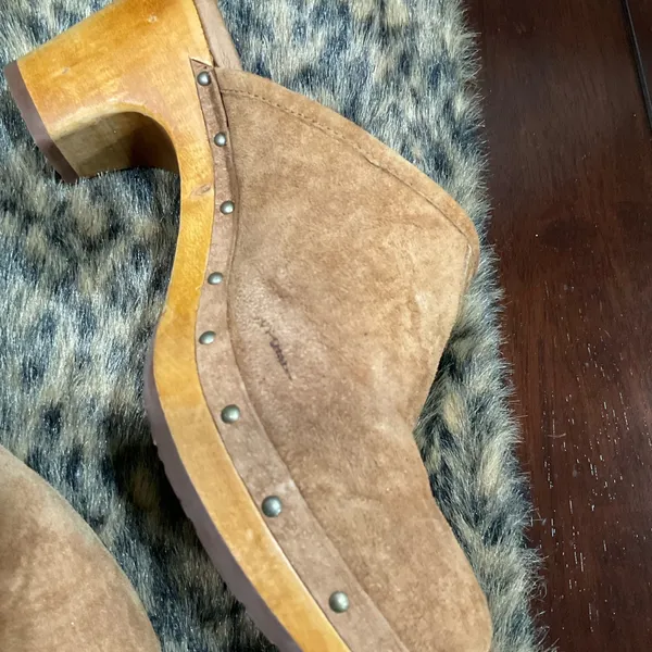 UGG ABBIE CHESTNUT SUEDE‎ CLOGS - Image 4