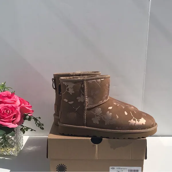 UGG Classic Mini Floral Foil - Image 4