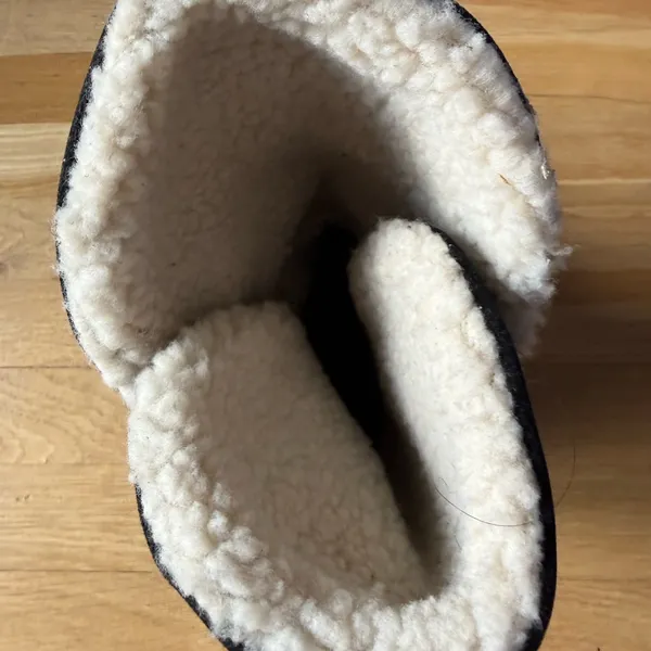 Beauty Black Winter Boots with Cream Fur Lining 6.5 - Image 6