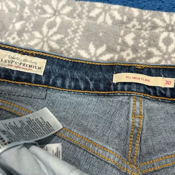 Levi's Premium 70s High Rise Flare‎ Medium Blue Wash Size 30 Minimalist Casual - Image 8