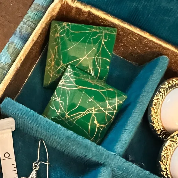 Vintage Art Deco Earrings Green & Gold 80’s Mod Earrings, pierced, acrylic, 1.5” - Image 4
