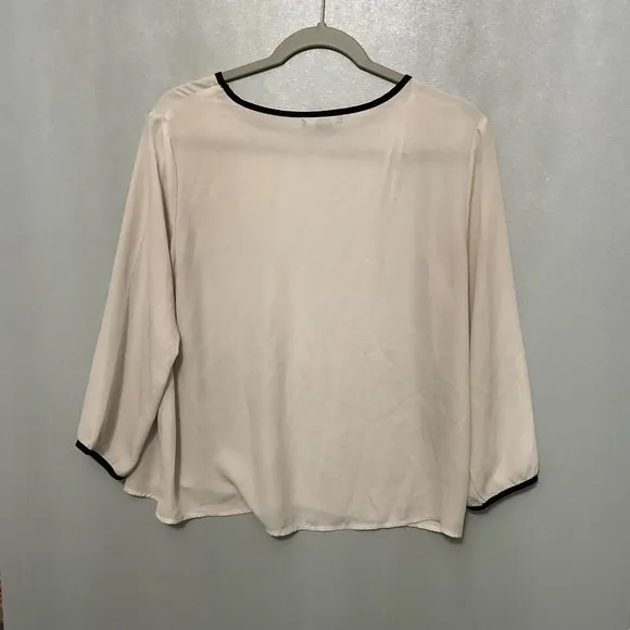 Forever 21 Women Blouse Contrast Trim Scoop Neck Cream Large - Image 2