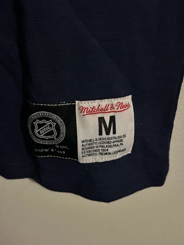 Seattle Kraken Mitchell &Ness Hockey Tee size medium - Image 3