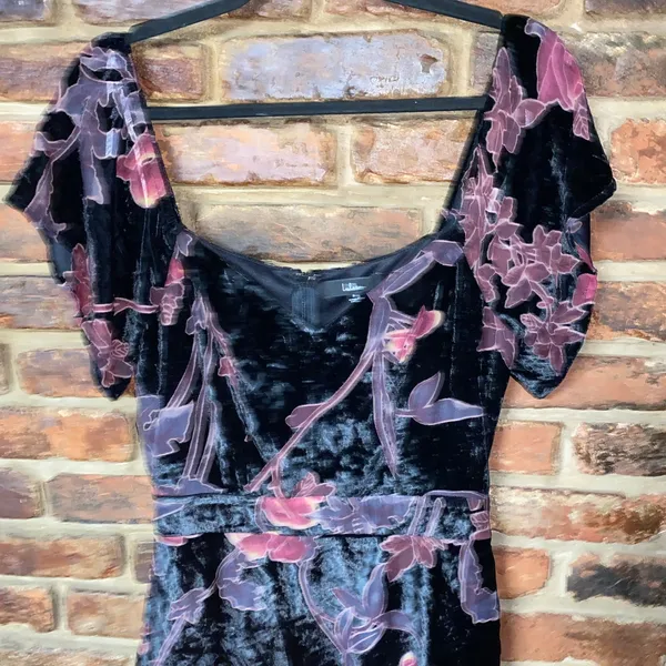NWT Lulus Oh-So Lovely Black Floral Burnout Velvet Tiered Midi Dress Size Small - Image 4