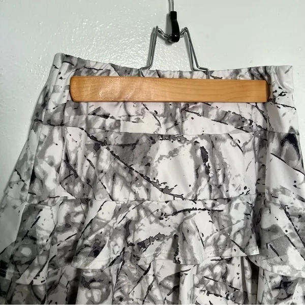 Tail Women's Size XS Athletic Tennis Skort White Black Gray Geometric Splatter - Image 6