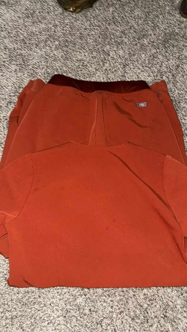 FIGS Scrubs Set - Image 4